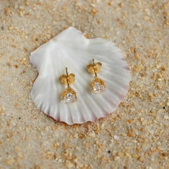 Brinco Amaea Triângulo em Zircônia Folheado a Ouro 18k
