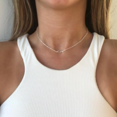 Choker Invertido Amaea com Pingente em Gota de Cristal Facetado Folheado a Prata