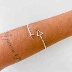 Bracelete Amaea Triângulos Regulável Banhado a Prata