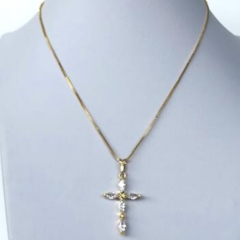 Colar Amaea Crucifixo Grande em Zircônia Folheado a Ouro 18k na internet