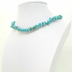 Choker Amaea Cascalho Pedra Howlita Azul Natural Mini Folheado a Ouro 18k