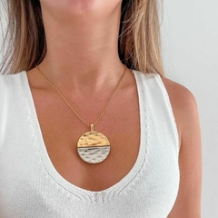 Colar Amaea Pingente Redondo Folheado a Ouro e Ródio