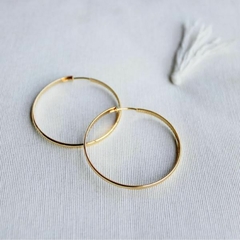 Brinco Amaea Argola Fechada Folheada a Ouro 18k - 1 Ano de Garantia no Banho