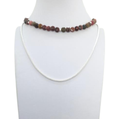 Choker Amaea de Pedra Natural Rodonita Achatada com entremeios Folheados a Prata
