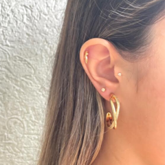 Brinco Amaea Formato X Trabalhado Folheado a Ouro 18k