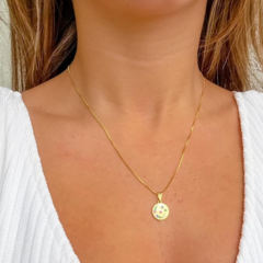 Colar Amaea Placa Lua Estrela em Zircônias Folheado a Ouro 18k