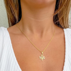Colar Amaea Árvore da Felicidade Cravejada em Zircônias Coloridas Folheado a Ouro 18k