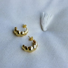 Brinco Amaea Argola Croissant Largo Folheado a Ouro 18k