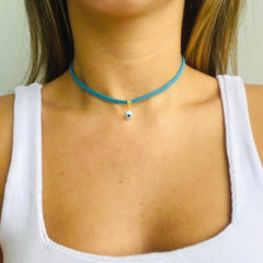 Choker Amaea em Courino Azul Celeste com Pingente de Olho Grego Banhada a Ouro 18K