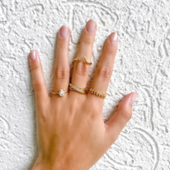 Anel Amaea X Vazado com Zircônias Folheado a Ouro 18k