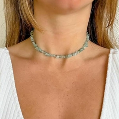 Choker Amaea Cascalho Pedra Apatita Natural Mini Folheado a Ouro 18k