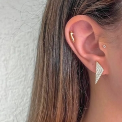 Brinco Amaea Minimalista em Zirconias Folheado a Ouro 18k - 1 Ano de Garantia no Banho