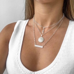 Colar Amaea Pingente Horizontal Cravejado em Zirconia Folheado a Prata