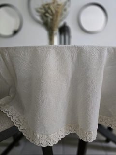 Mantel Redondo con puntilla