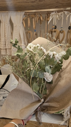 Ramo de flores secas y tela en internet