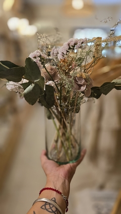 Ramo de flores secas y tela + Florero liso - comprar online
