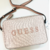 Bolsa Guess Crossbody Rose Monogram