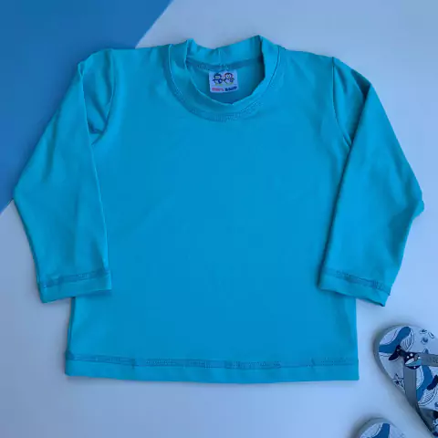 CAMISETA MANGA LONGA PRAIA/ PISCINA UV 50+ AZUL BEBÊ