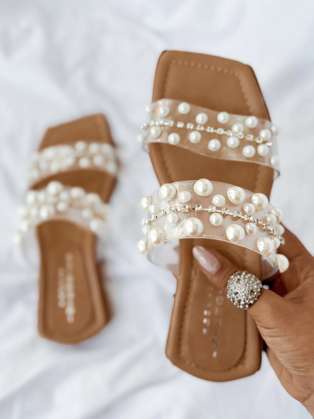 Sandalias Mujer Chatitas con Perlas EMMA cristal.