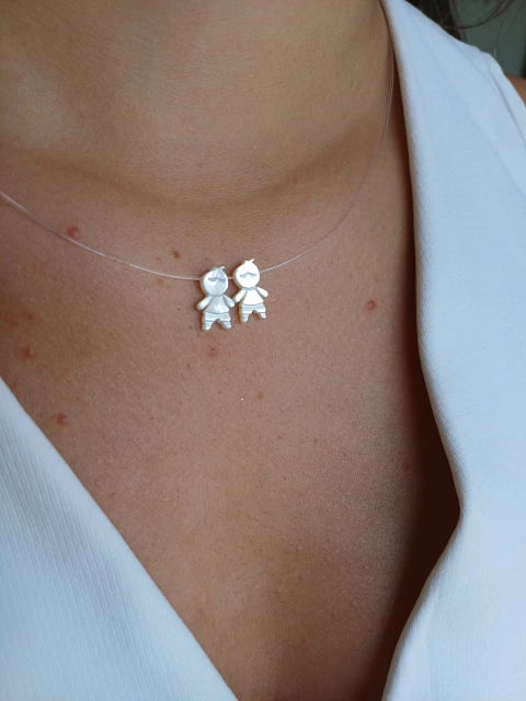 Colar fio de nylon com filhos em madrepérola Nina Silveira - Formidável Joias
