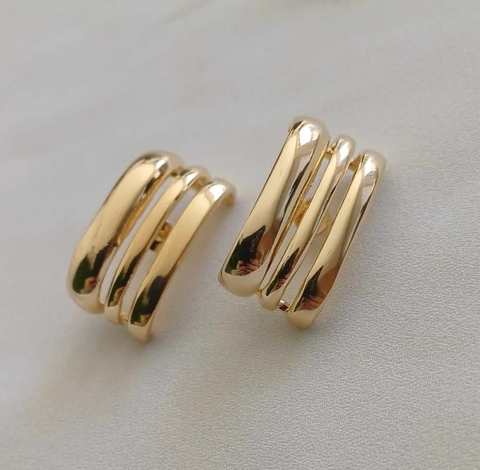 Brinco ear hook três fileiras. - comprar online