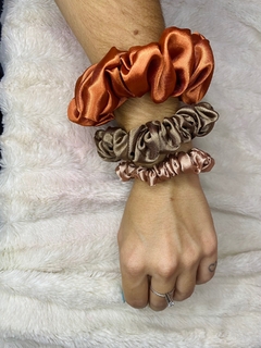 Kit de xuxinhas em cetim “gold” - buy online