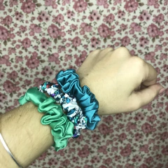 Kit scrunchies finissimas “Flower”