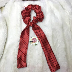 Scrunchie de laço “joaninha”