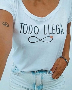 Remera Todo llega