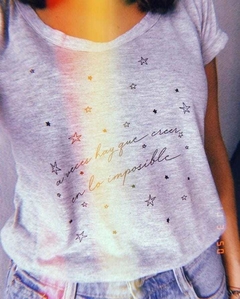Remera Aveces hay que creer en lo imposible - comprar online