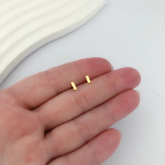 Mini Brinco Fio Achatado Banho de Ouro 18k