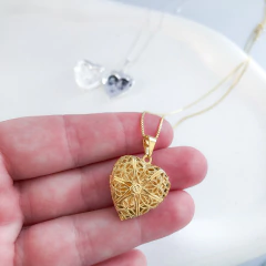 Relicário Colar Coração Vazado Banho de Ouro 18k - loja online