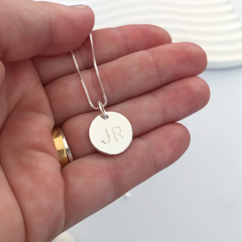 Colar Medalha Inicial Personalizada Banho de Prata