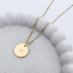 Colar Medalha Inicial Personalizada Banho de Ouro 18k