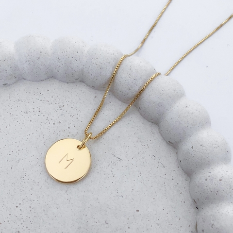 Colar Medalha Inicial Personalizada Banho de Ouro 18k