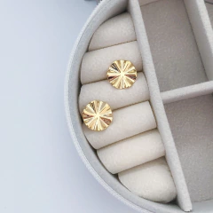 Brinco Mini Círculo Martelado Banho de Ouro 18k