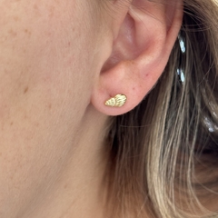 Mini Brinco Concha Caracol Banho de Ouro - Elephann Acessórios