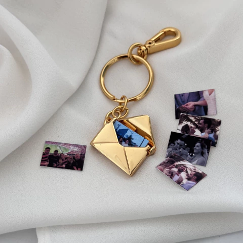 Relicário Chaveiro Envelope (Cartinha) Dourado - comprar online