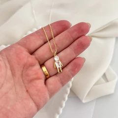 Colar Pingente Menino Com Pedras Zircônia Banho de Ouro - Elephann Acessórios