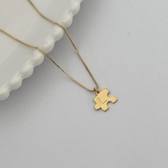 Colar Medalha Inicial Personalizada Quebra Cabeça Banho de Ouro na internet