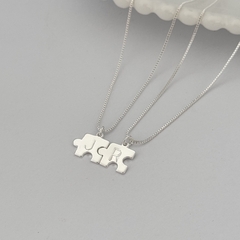 Colar Medalha Inicial Personalizada Quebra Cabeça Banho de Prata - Elephann Acessórios