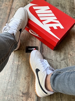 Sb Dunk Low Trd branco e azul marinho - Loja closet7