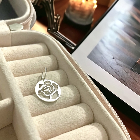Pingente de prata redondo rosa vazado - comprar online