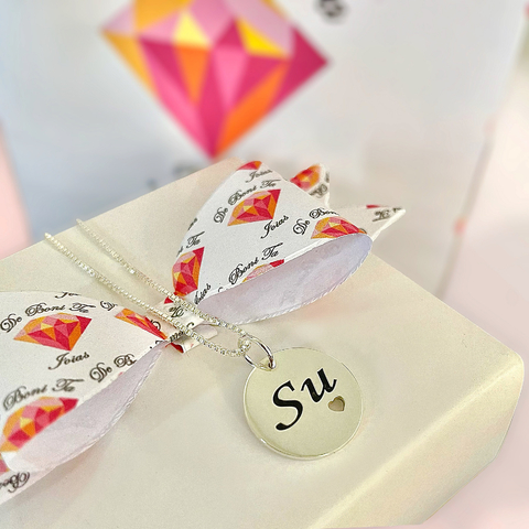 Cordão com pingente redondo personalizado nome coração vazado