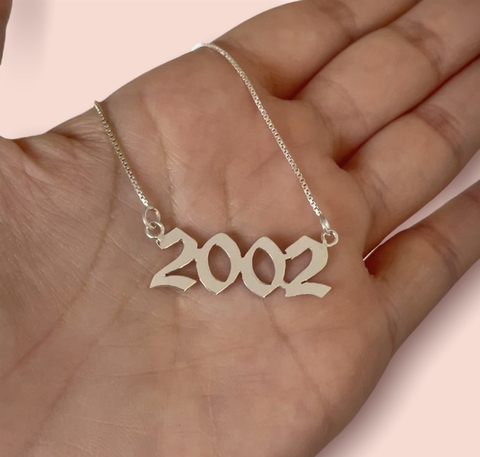 Cordão de prata com ano especial