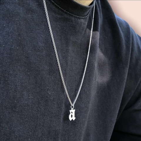 Cordão de prata com pingente de letra masculina - comprar online