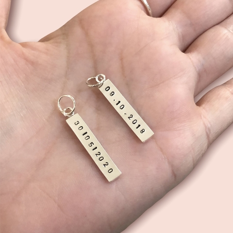 Pingente plaquinha de data prata - comprar online