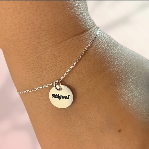 Pulseira de prata com pingente formato moeda nome 1,4 CM na internet