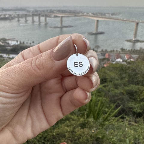 Pingente de prata ES trabalha e confia - comprar online
