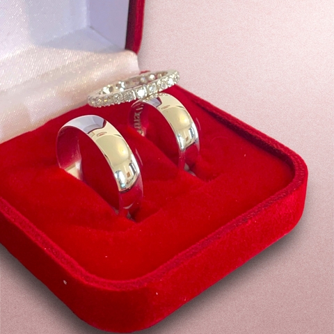 Par de aliança de prata abaulada com aparador